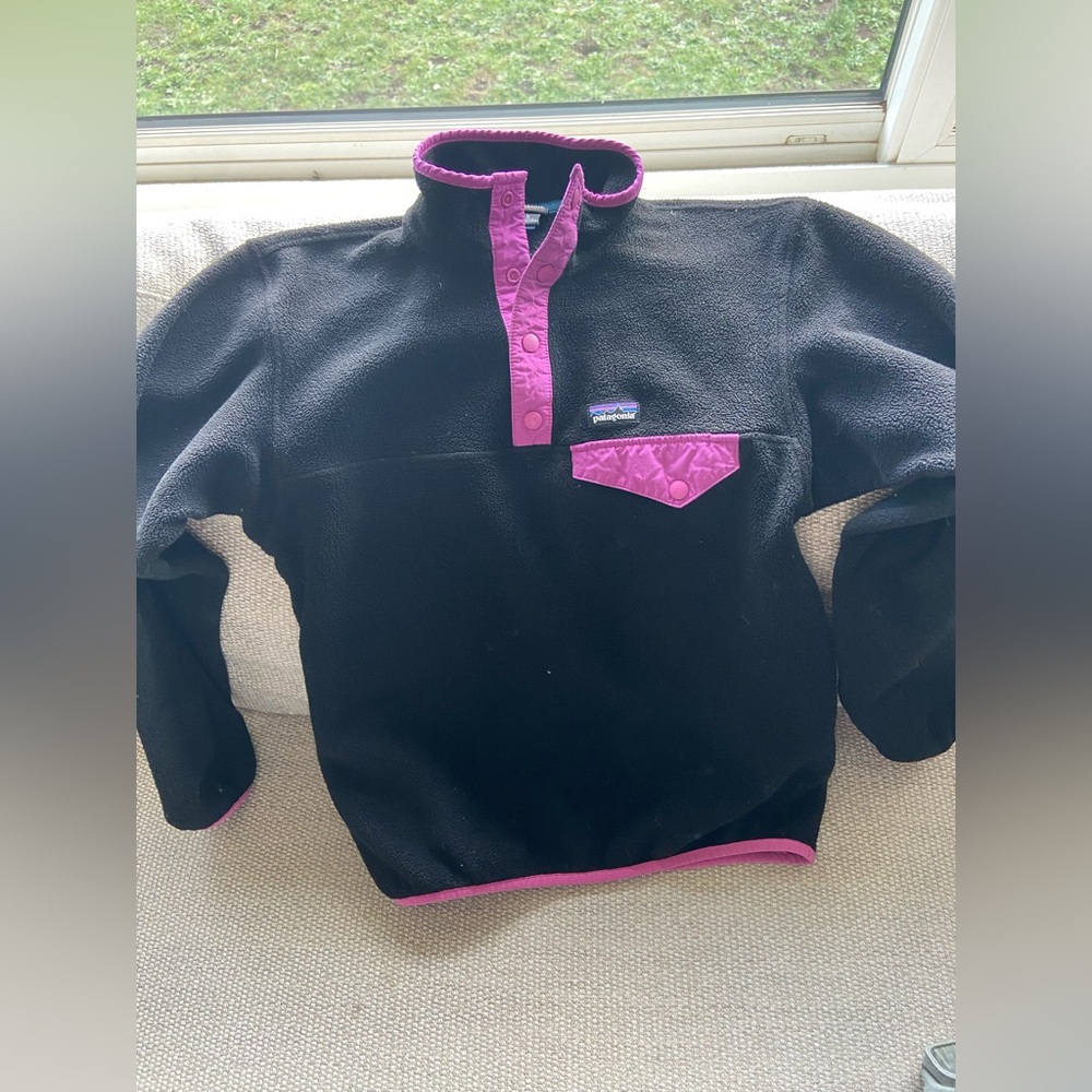 Girls large 12 Patagonia synchilla sweater 
Snap t pullover